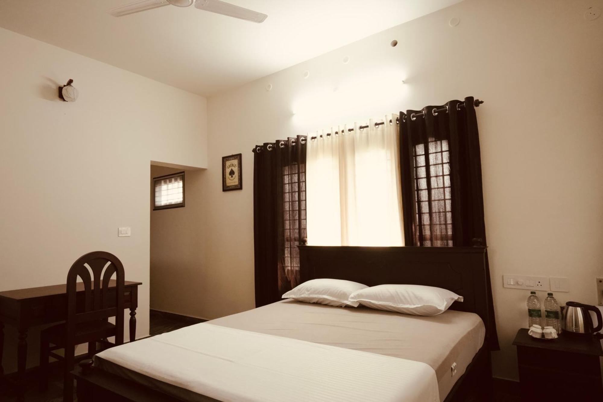 Daffodils Inn Alappuzha Extérieur photo