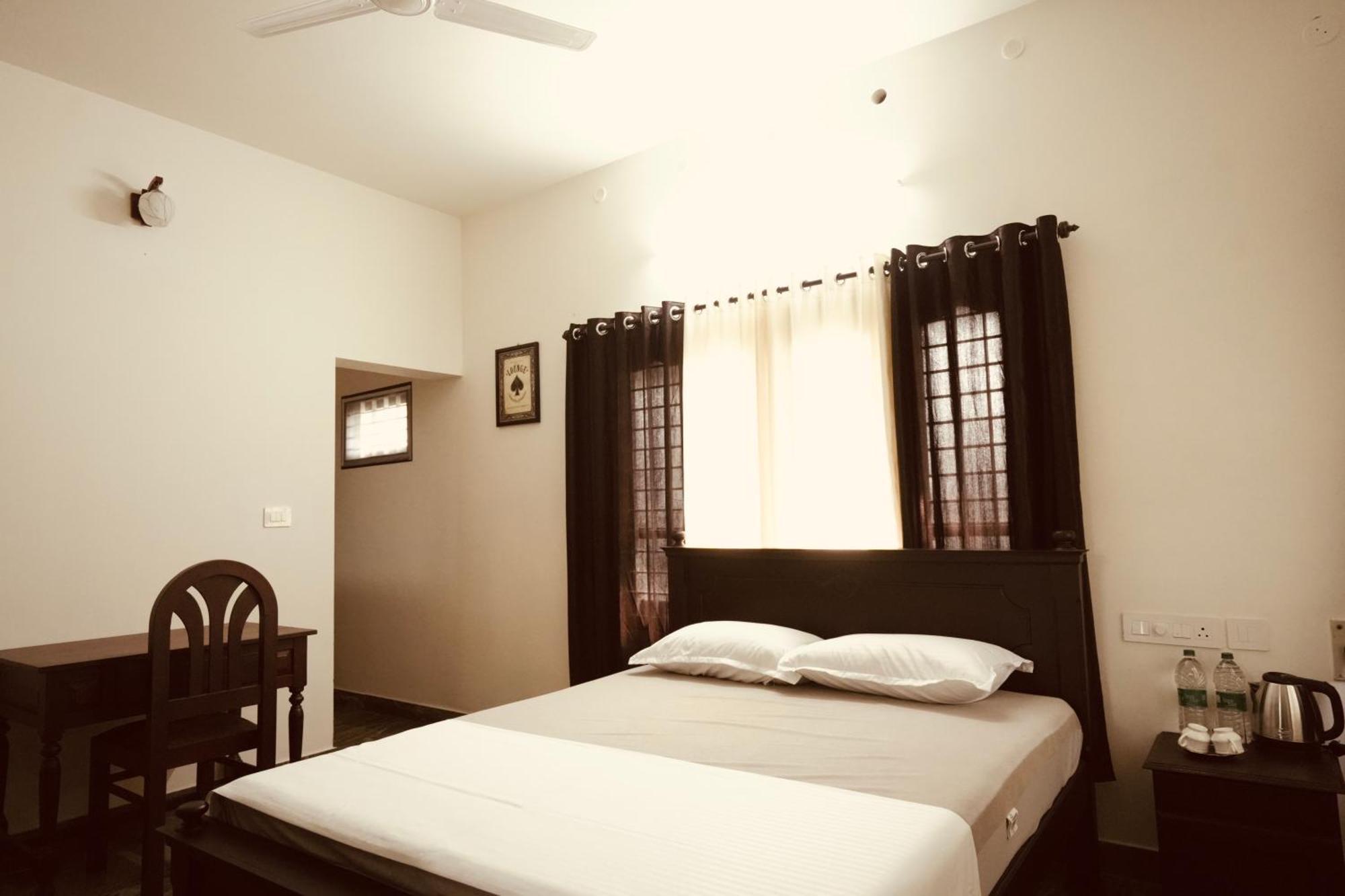 Daffodils Inn Alappuzha Extérieur photo